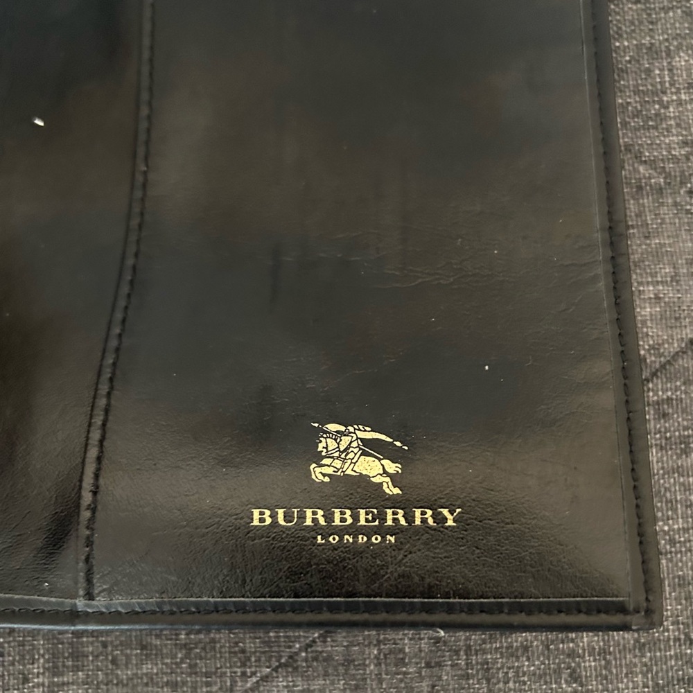 Burberry traditional Beige and blk plaid exterior. Quite Luxury.Passport holder, - Picture 7 of 12